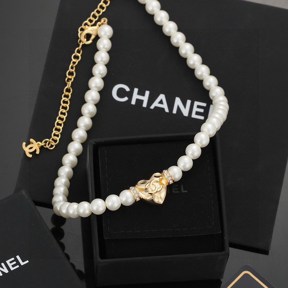 CHANEL. Jewelry - Chanel necklace